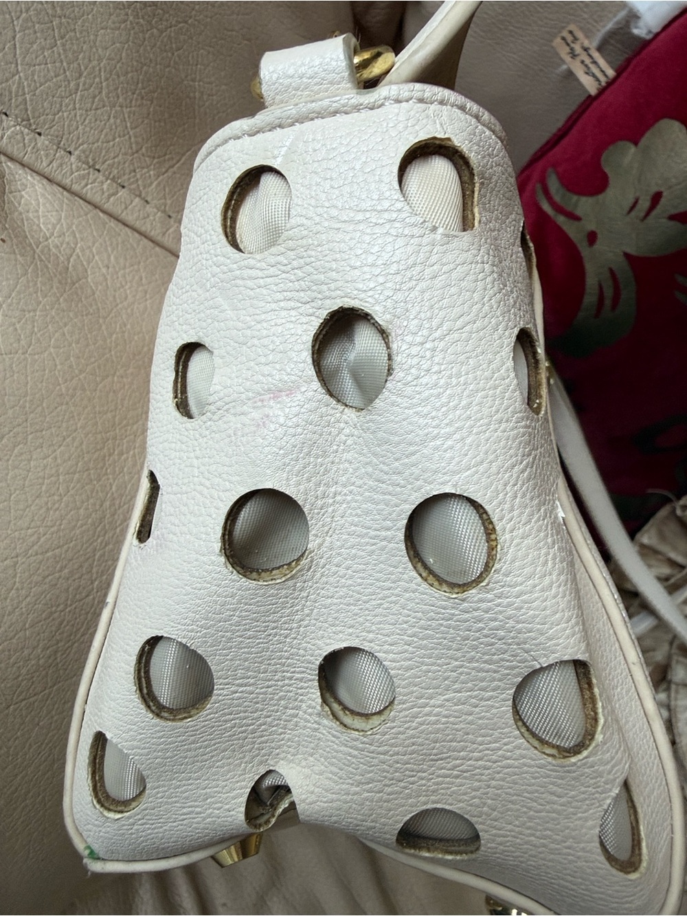 Betsey Johnson White Heart Cut Crossbody with Pink & White Tassels - Picture 4 of 4